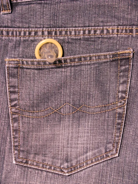 Preservativo Bolso Jeans — Fotografia de Stock