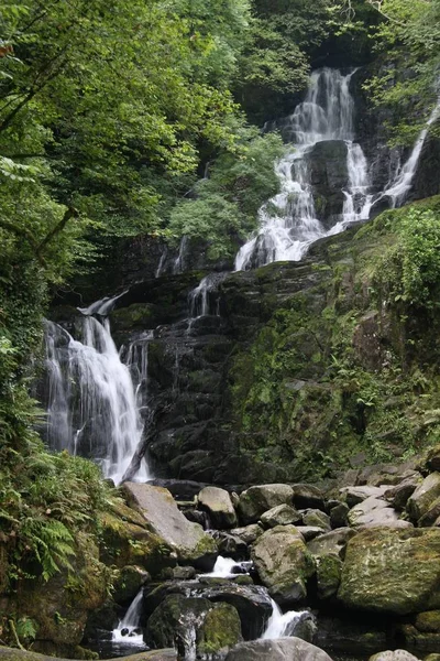 Bela Cachoeira Fundo Natureza — Fotografia de Stock