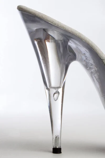 Nahaufnahme Eines Gläsernen Wasserhahns — Stockfoto