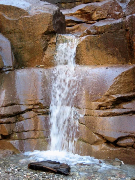 Hermosa Cascada Sobre Fondo Naturaleza — Foto de Stock