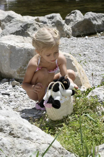 Young Girl Teddy Bear Garden — Stock Photo, Image