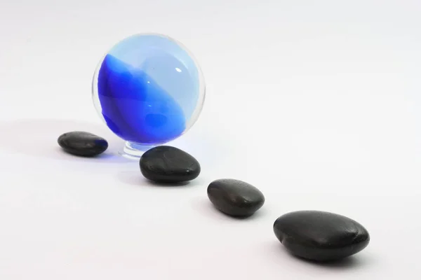 Pedras Abstratas Com Bola — Fotografia de Stock