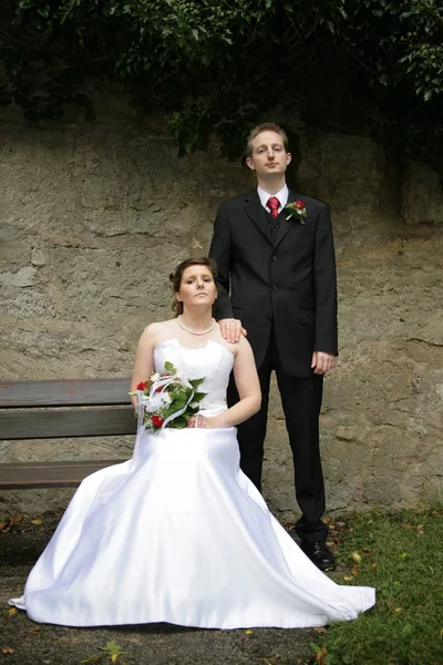 Happy Young Bridal Couple — Stock Photo, Image