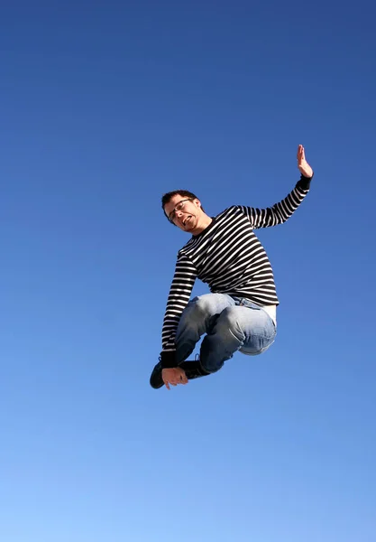 Joven Saltando Techo — Foto de Stock