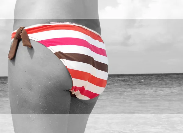 Женщина Черном Бикини Пляже — стоковое фото
