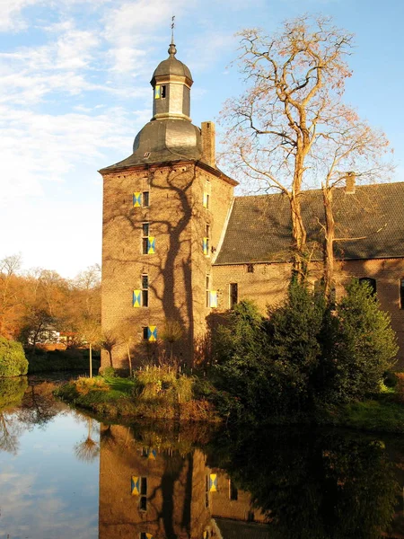 Här Slottet Vertikalt Speglar Mer Inte Får Det Grund Vallgraven — Stockfoto