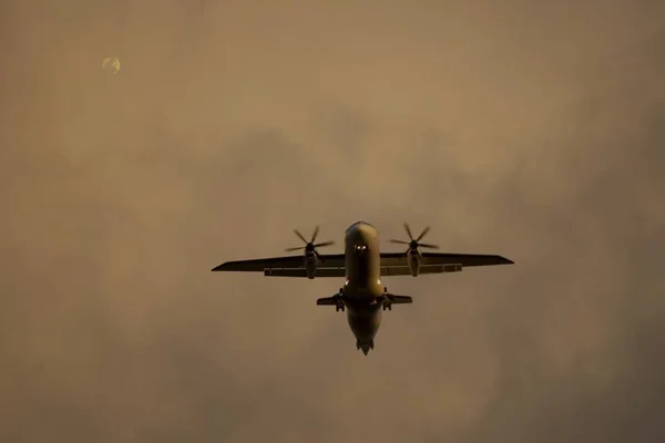 Pequeño Avión Está Volando Cielo —  Fotos de Stock
