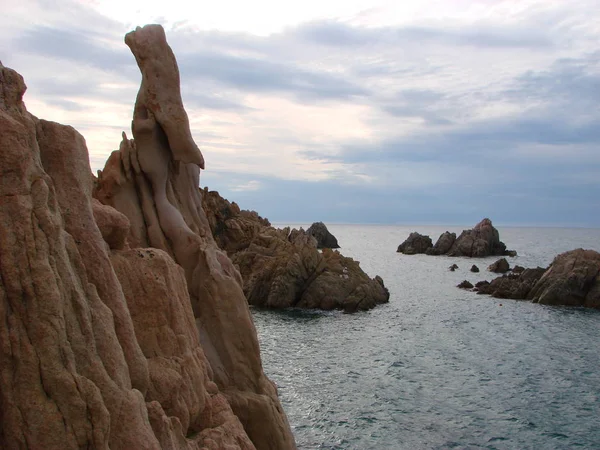 海の近くの岩の形成 — ストック写真