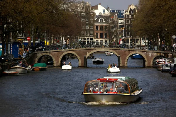 Kanalbrücke Amsterdam — Stockfoto