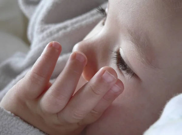 Vista Panorámica Del Niño Pequeño Lindo — Foto de Stock