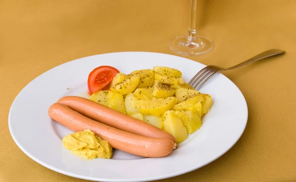 Salchichas Con Patatas Para Las Castas — Foto de Stock