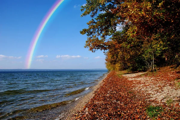 反射による彩色虹 — ストック写真