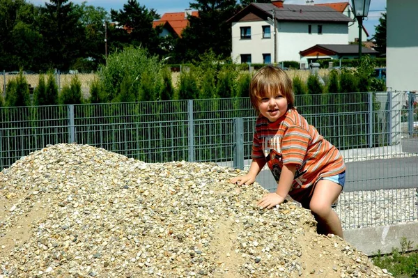 Szenischer Blick Auf Niedliches Kleinkind — Stockfoto