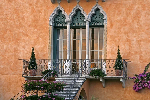 Alte Holzfassade Mit Blumen Zentrum Von Venedig Italien — Stockfoto