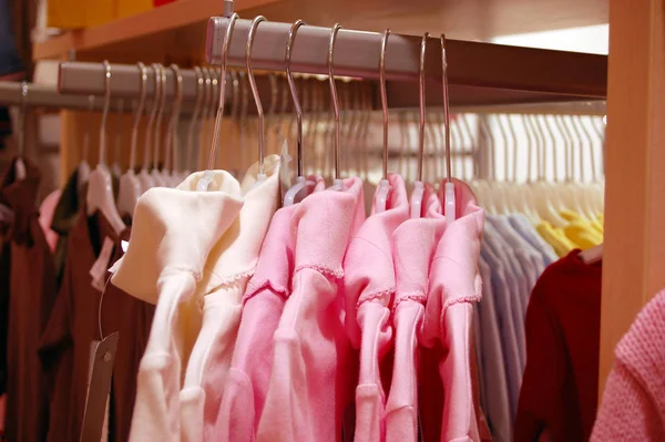 Fila Ropa Una Tienda — Foto de Stock