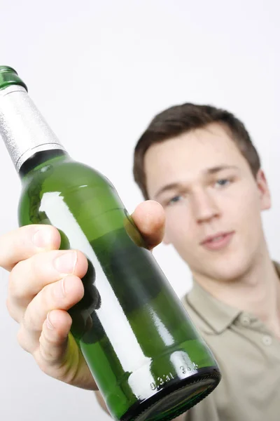 Hombre Sosteniendo Una Botella Cerveza — Foto de Stock