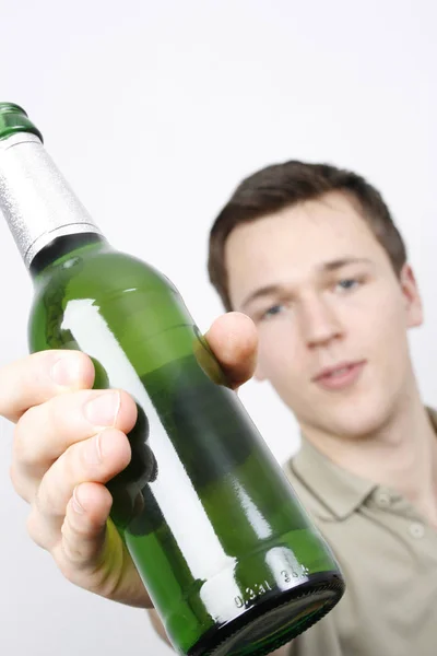 Homem Segurando Uma Garrafa Cerveja — Fotografia de Stock