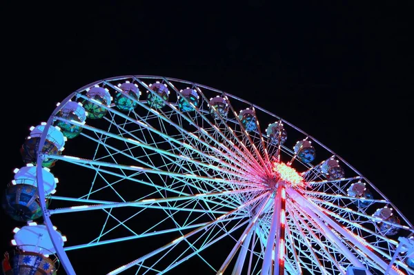 Reuzenrad Carrousel Pretpark — Stockfoto