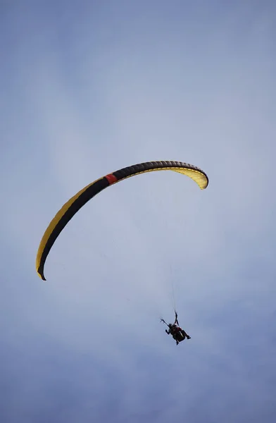 Paragliding Eğlenceli Rekabetçi Bir Macera Sporudur — Stok fotoğraf