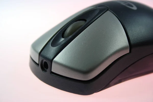黑色背景上的计算机鼠标 — 图库照片