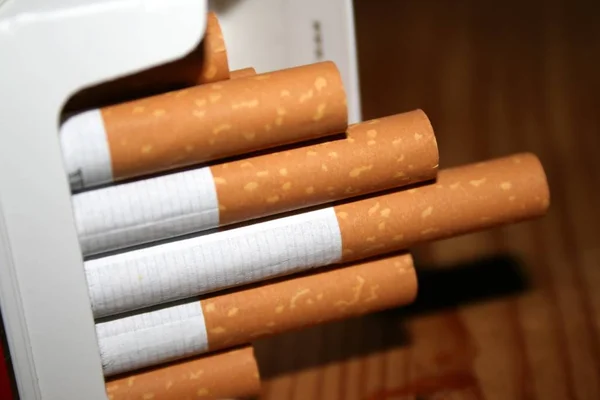 Τσιγάρο Είναι Ένα Υλικό Συνήθως Καπνός — Φωτογραφία Αρχείου