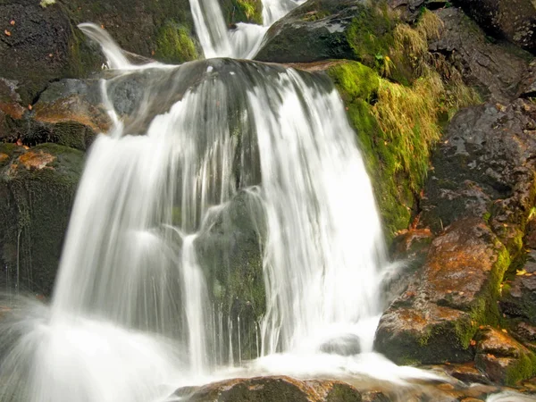 Vacker Vattenfall Naturen Bakgrund — Stockfoto