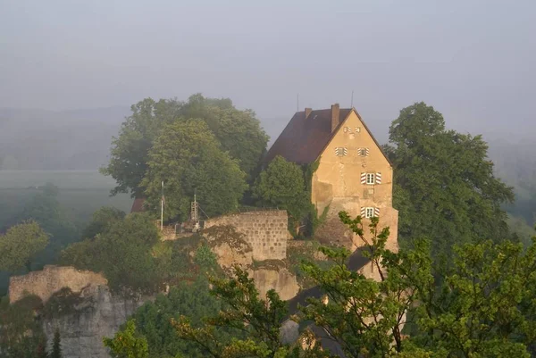 Burg Pottenstein Morgenlicht — Stockfoto