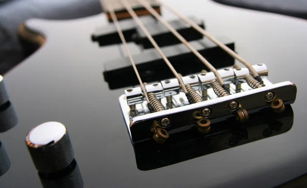 Siyah Arkaplanda Akustik Gitar — Stok fotoğraf
