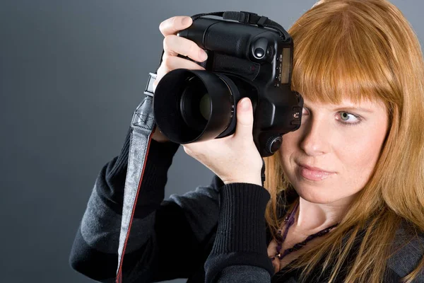 Portret Van Aantrekkelijke Vrouw Poseren — Stockfoto