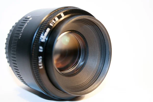 Beyaz Arkaplanda Fotoğraf Makinesi Lensi — Stok fotoğraf