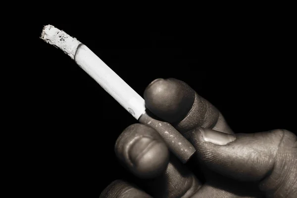 Cigarette Fumée Sur Fond Noir — Photo