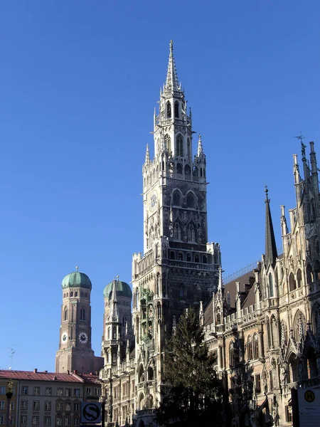 Güzel Ortaçağ Katedrali Mimarisinin Manzarası — Stok fotoğraf