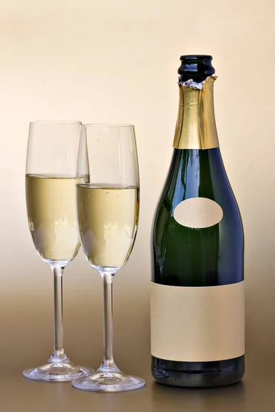Два Бокала Шампанского Бутылка Вина — стоковое фото