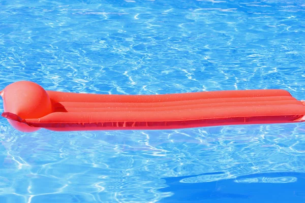 Luftmatratze Schwimmbad — Stockfoto