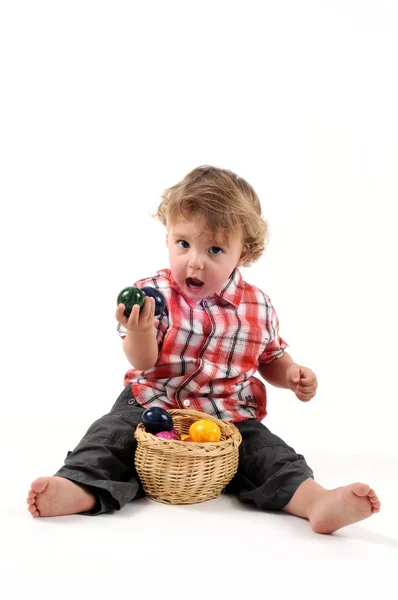 Bambina Felice Con Coniglietto Uova Pasqua — Foto Stock