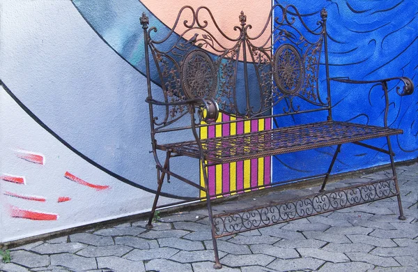 Banc Fer Forgé Devant Murale — Photo