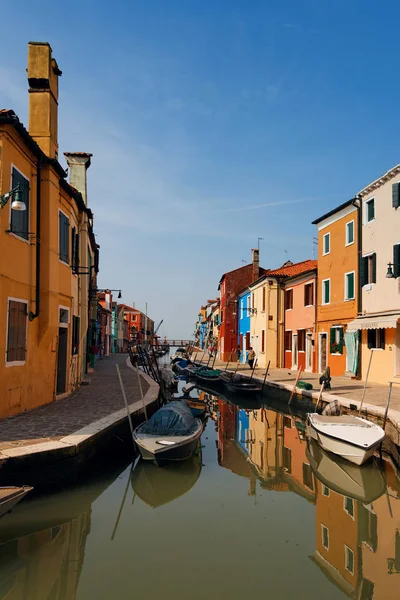 Luz Del Sol Los Colores Del Burano Son Particularmente Fuertes —  Fotos de Stock