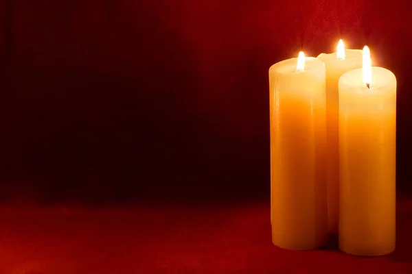 Three Candles Carmine Background — Stock Photo, Image