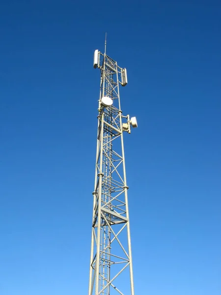 Comunicazione Trasmissione Torre Della Linea Elettrica — Foto Stock