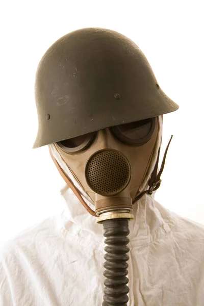 Soldado Con Una Máscara Gas Aislada Sobre Blanco — Foto de Stock