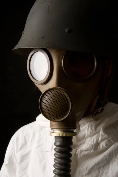 空气中的防毒面具 — 图库照片