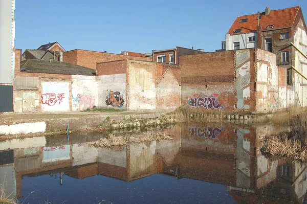 Rivningshus Antwerp Graffity — Stockfoto
