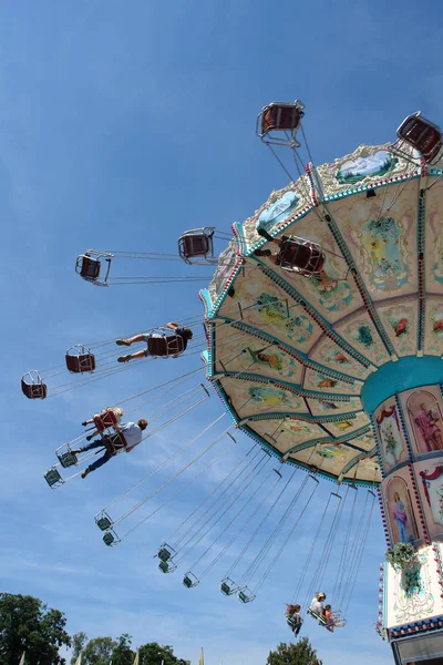 Genieten Van Carrousel Pretpark — Stockfoto