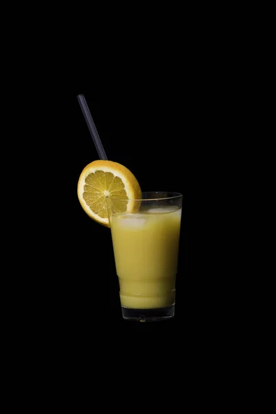 Verre Jus Orange Frais Sur Fond Noir — Photo