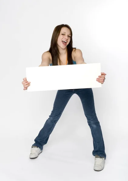 Jeune Adolescente Ludique Tenant Panneau Blanc — Photo