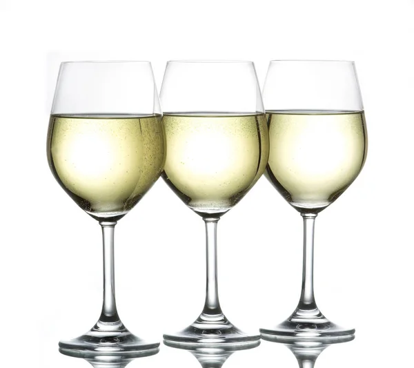 Tre Bicchieri Vino Bianco Pieno — Foto Stock