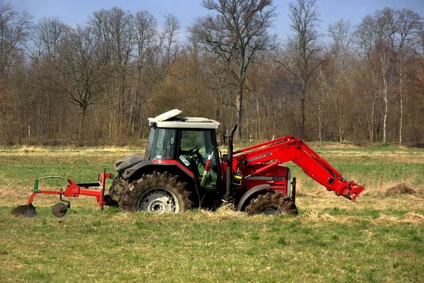 Veldwerk Door Een Trekker — Stockfoto