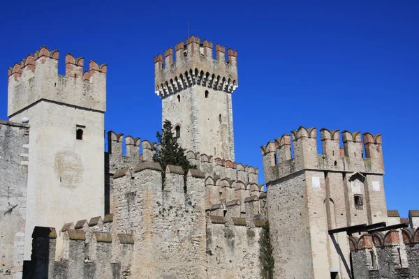 Scaliger Slott Sirmione Resor Och Arkitektur Koncept — Stockfoto