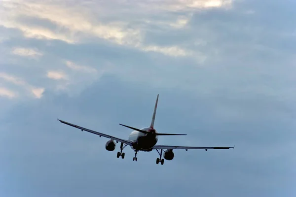 Пассажирский Самолет Небе — стоковое фото