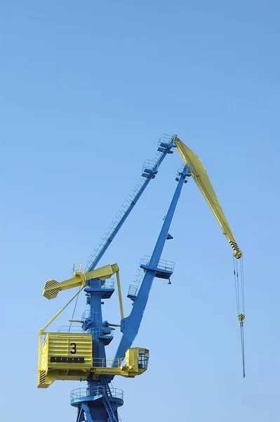 Szenischer Blick Auf Schwere Industriekräne — Stockfoto